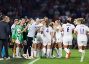 西班牙女足遭遇德国队，备战国际杯赛